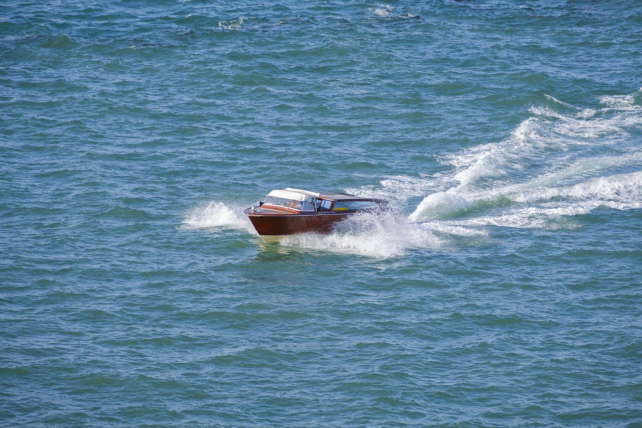 sea taxi photo